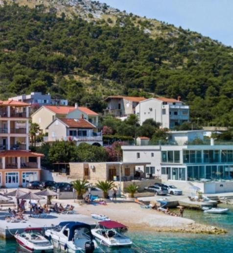 Sparadici Grebaštica Buitenkant foto