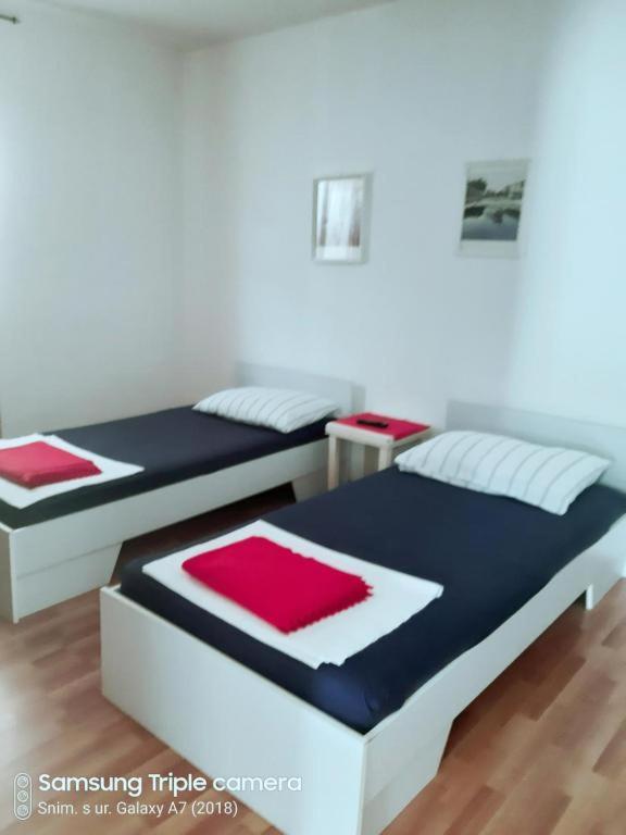 Sparadici Grebaštica Buitenkant foto