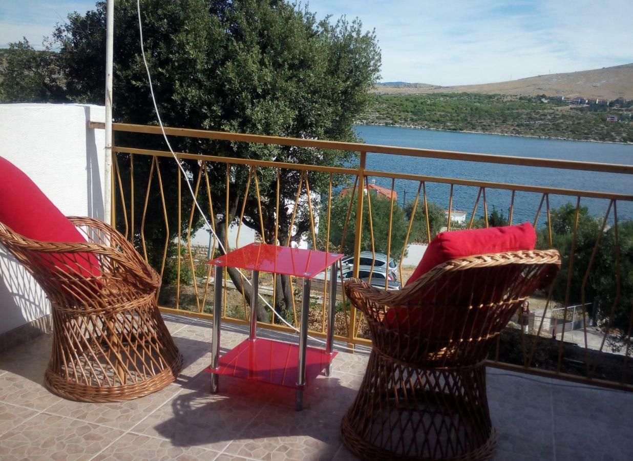 Sparadici Grebaštica Buitenkant foto